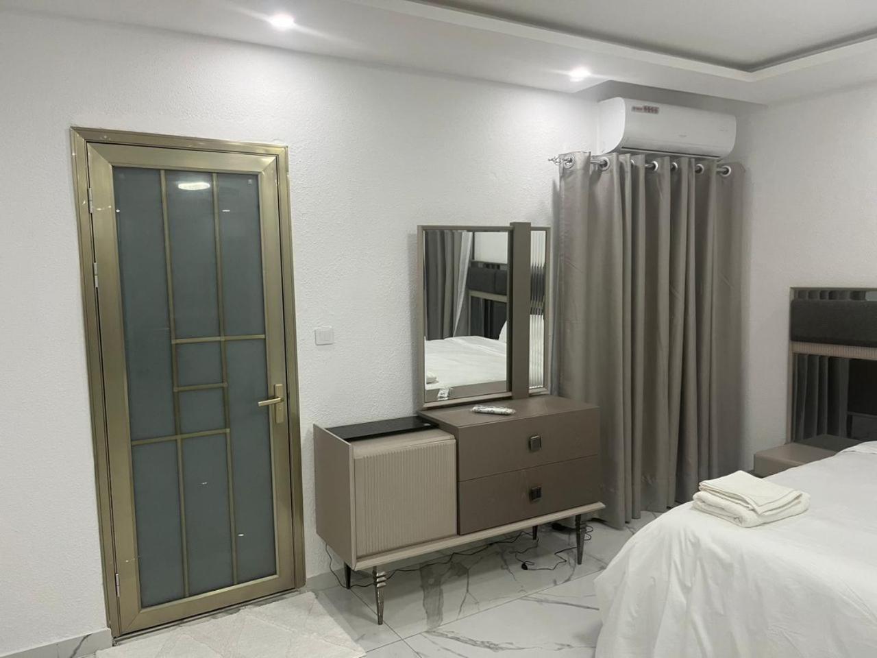 Residence Roume Abidjan Plateau Экстерьер фото