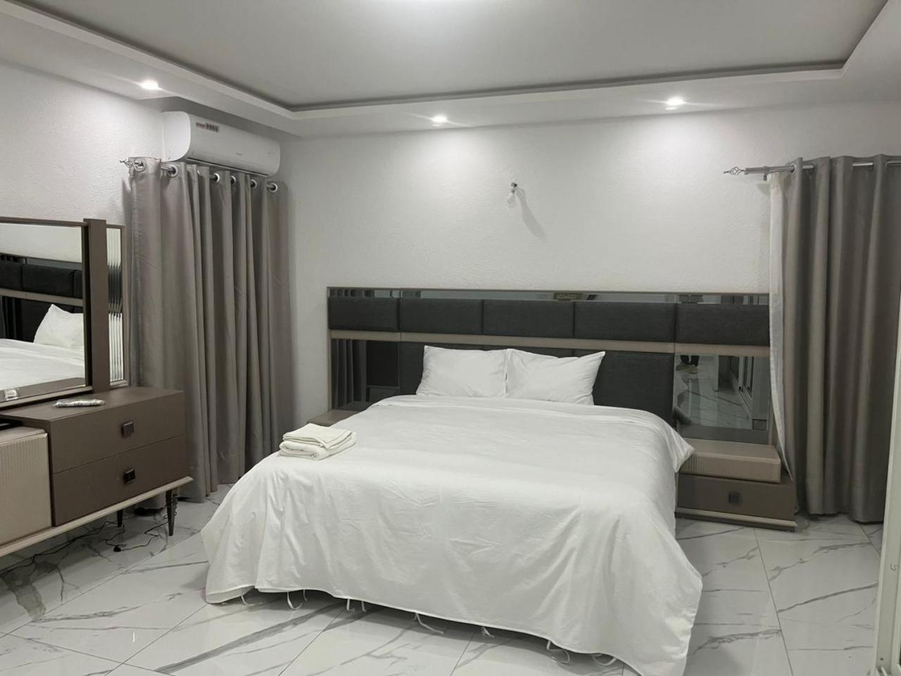 Residence Roume Abidjan Plateau Экстерьер фото